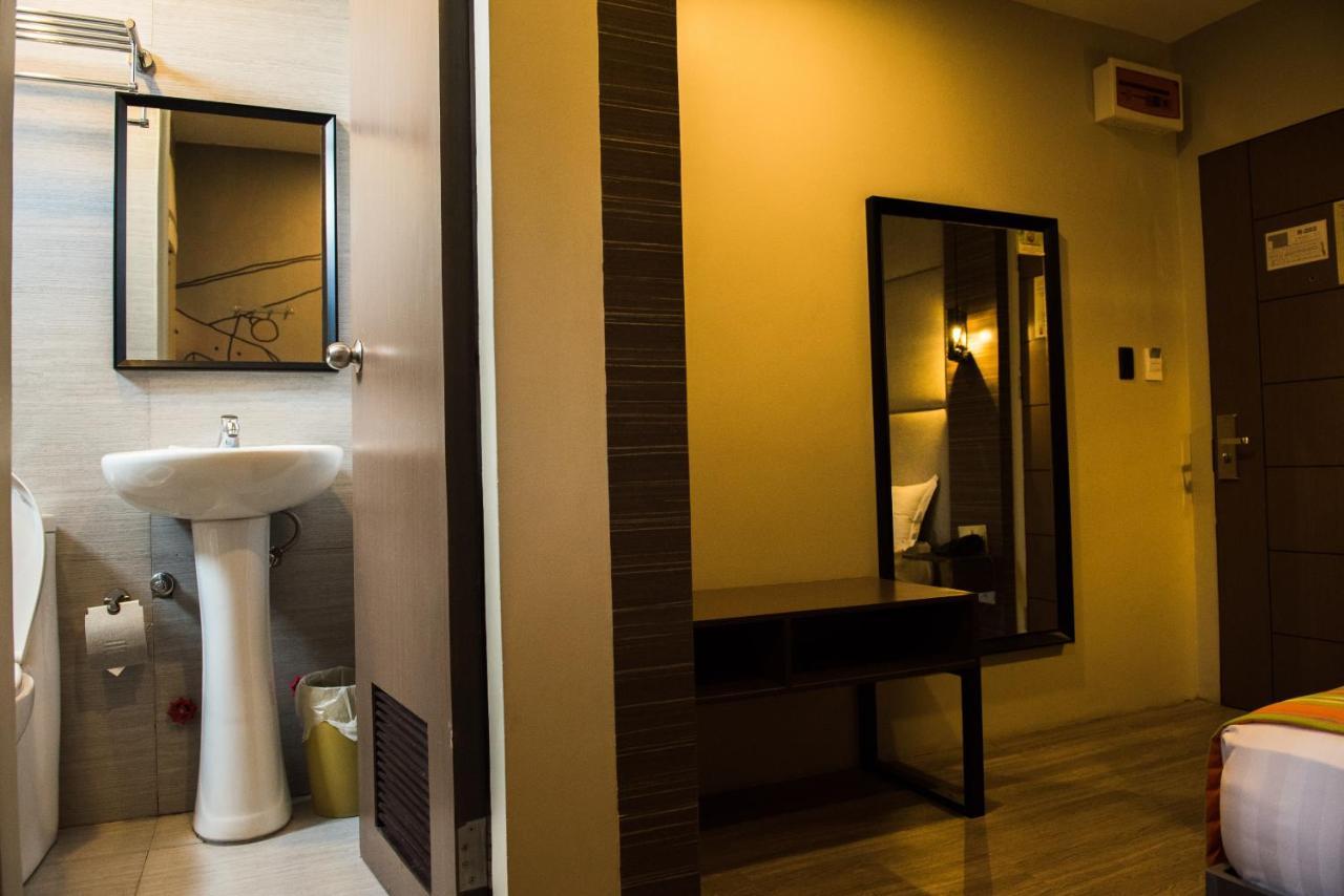 Dy Viajero Transient Hotel Naga  Εξωτερικό φωτογραφία